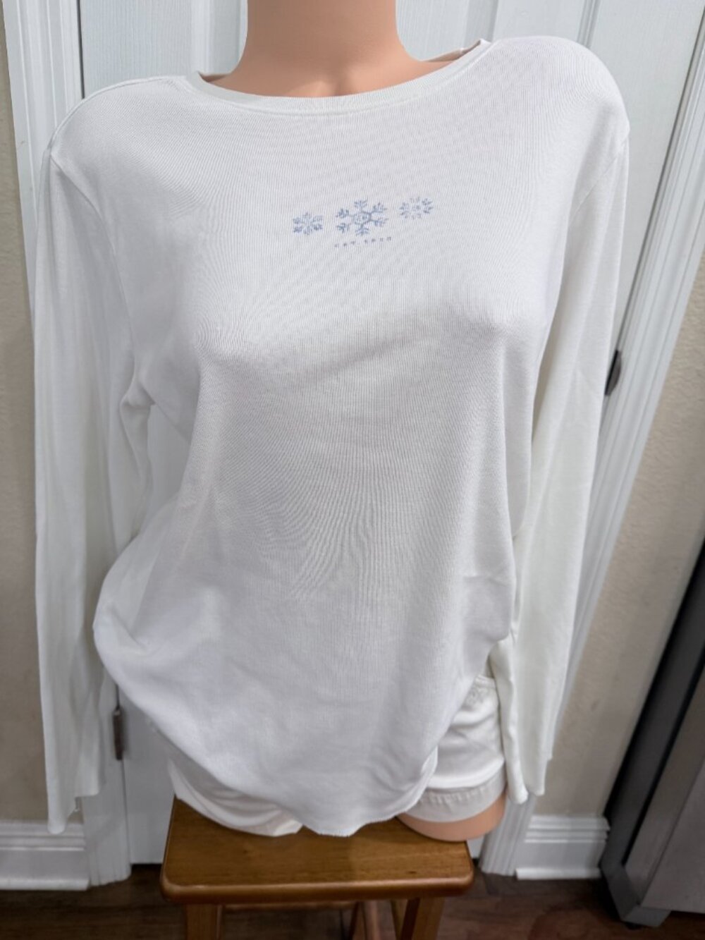 Eddie Bauer White Snowflake Long Sleeve Tee Tall Medium Soft Winter Minimalist